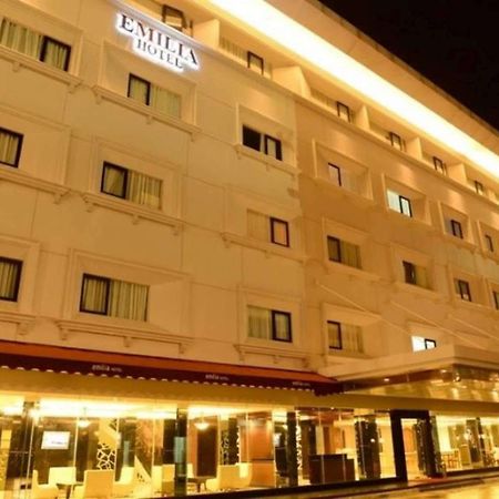 Emilia Hotel By Amazing - Palembang Palimbão Exterior foto