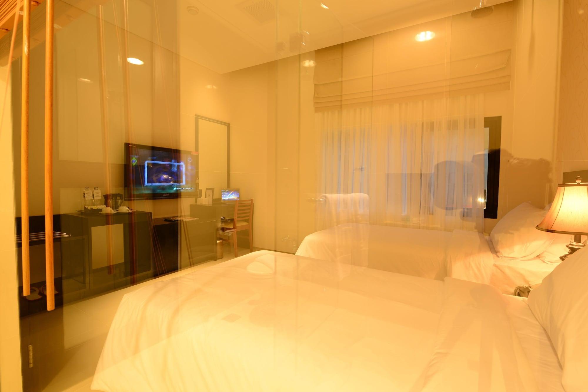 Emilia Hotel By Amazing - Palembang Palimbão Exterior foto