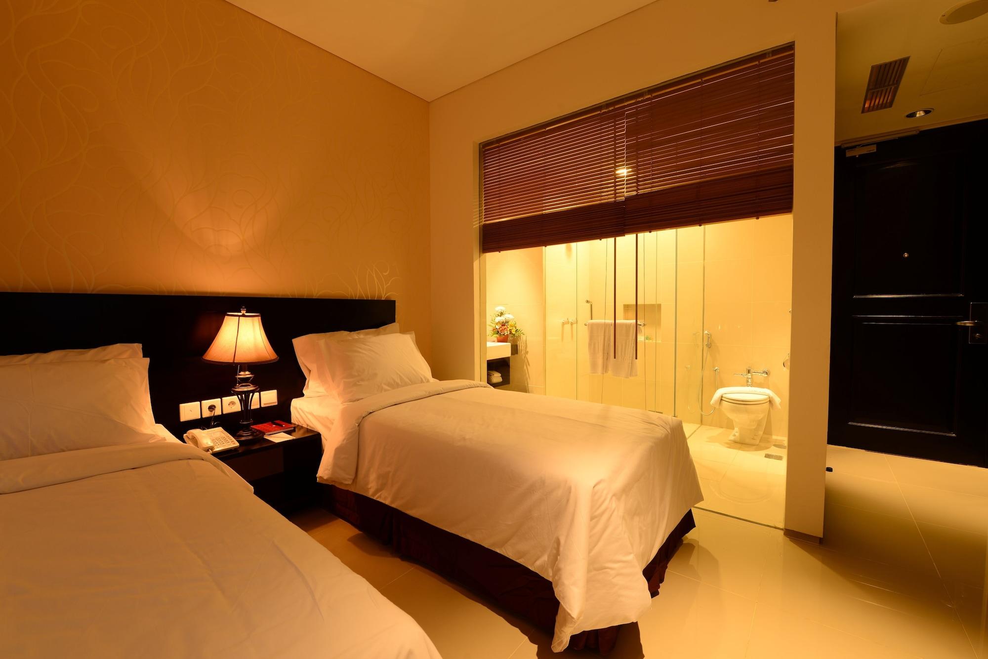 Emilia Hotel By Amazing - Palembang Palimbão Exterior foto