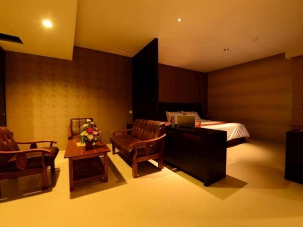 Emilia Hotel By Amazing - Palembang Palimbão Exterior foto