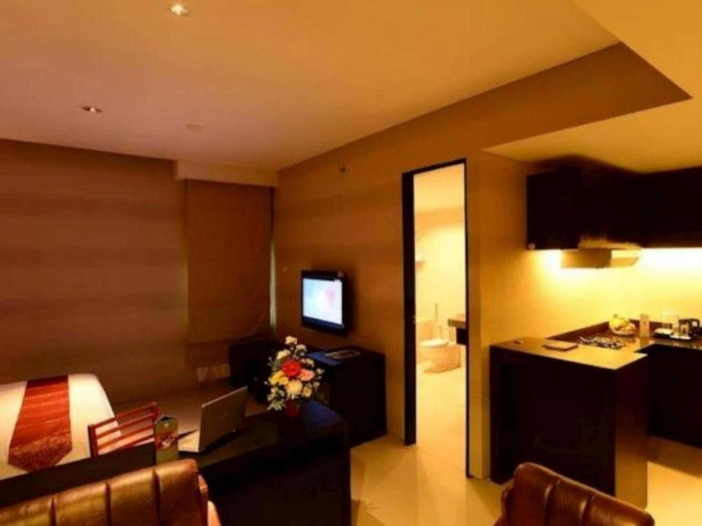 Emilia Hotel By Amazing - Palembang Palimbão Exterior foto
