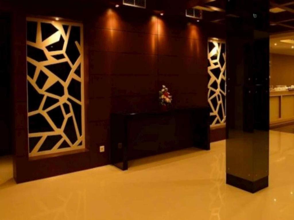 Emilia Hotel By Amazing - Palembang Palimbão Exterior foto