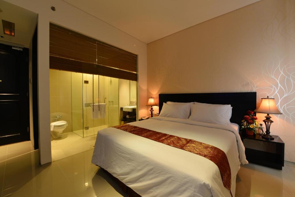 Emilia Hotel By Amazing - Palembang Palimbão Quarto foto