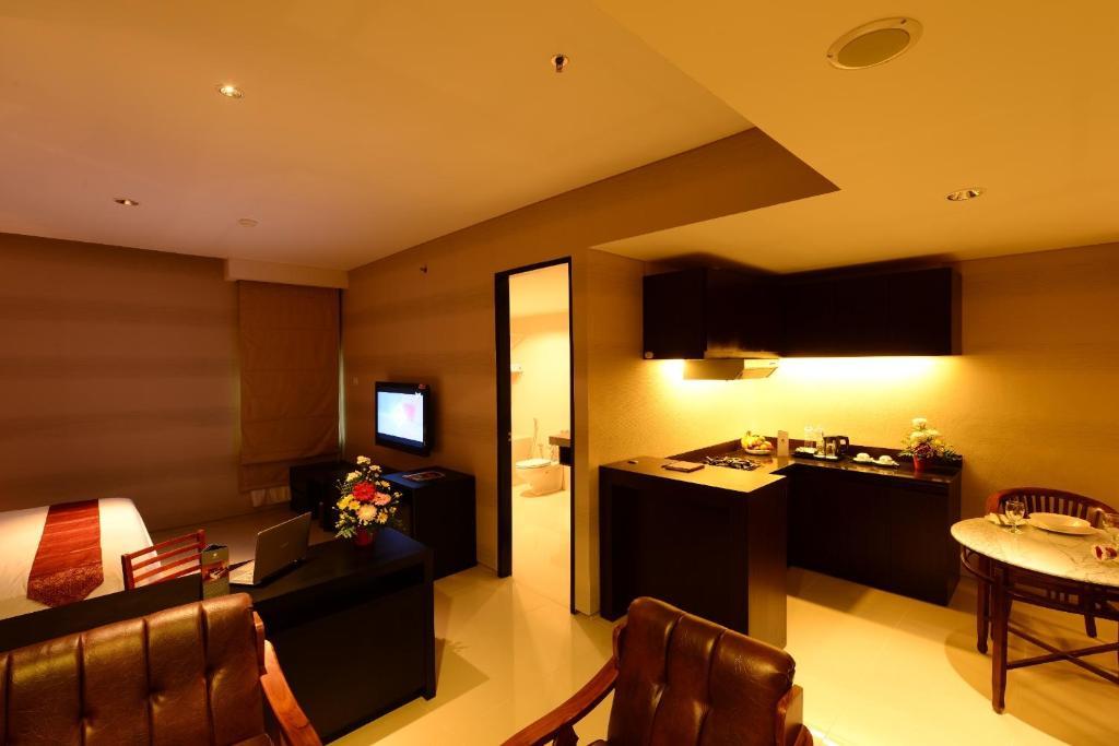 Emilia Hotel By Amazing - Palembang Palimbão Exterior foto