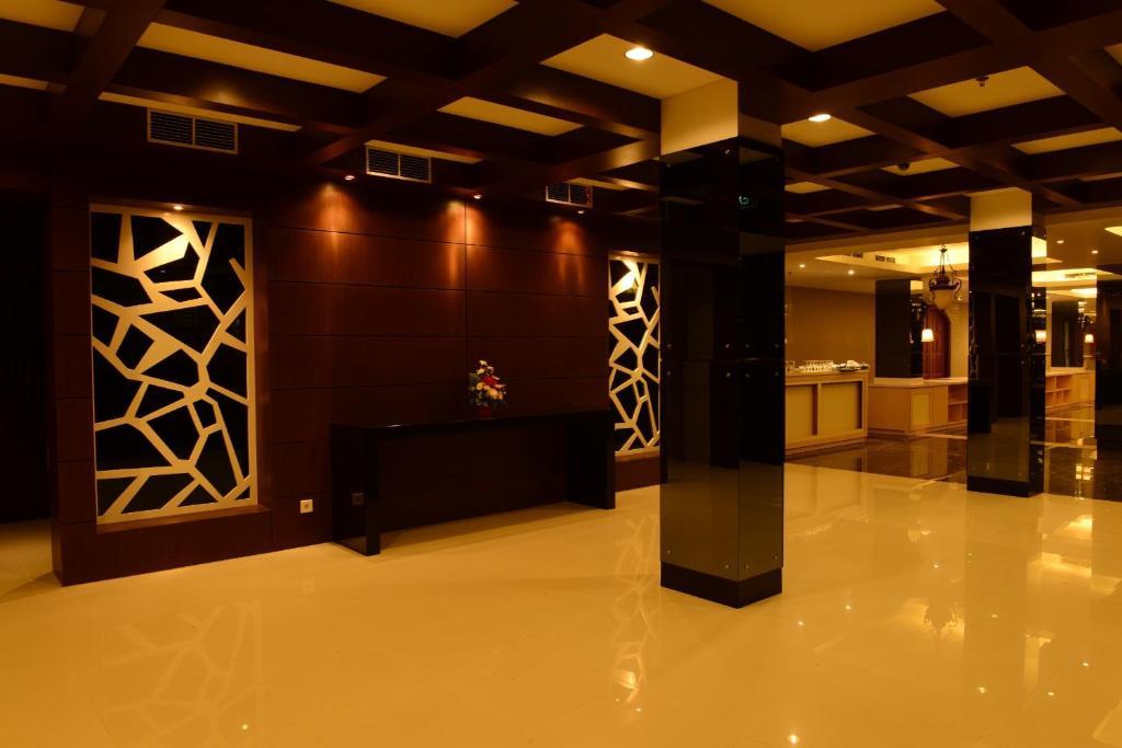Emilia Hotel By Amazing - Palembang Palimbão Exterior foto