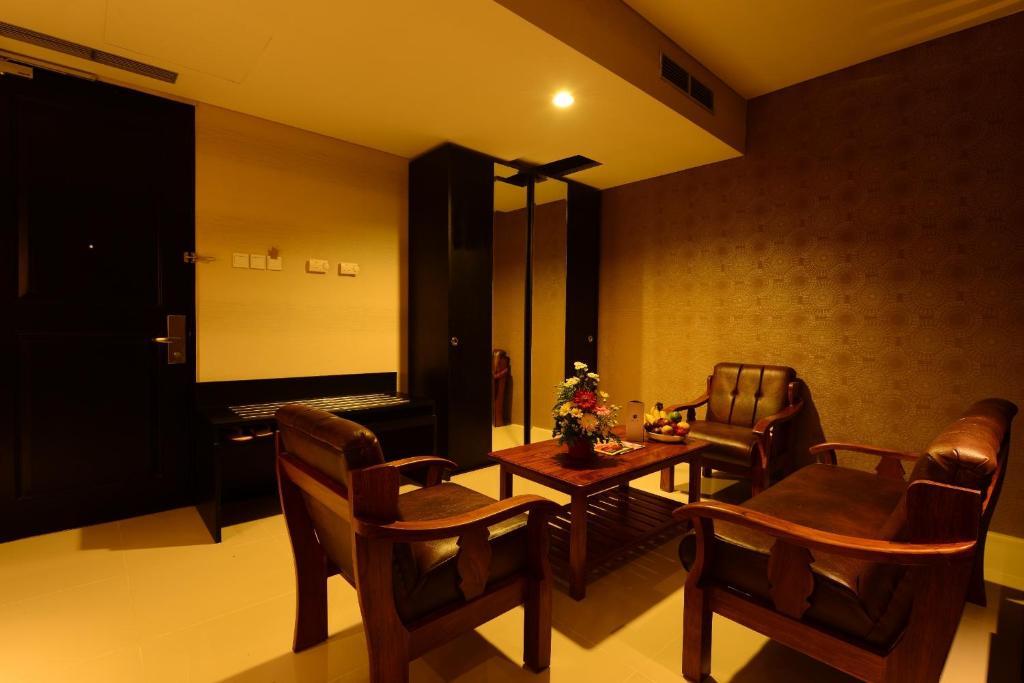 Emilia Hotel By Amazing - Palembang Palimbão Quarto foto