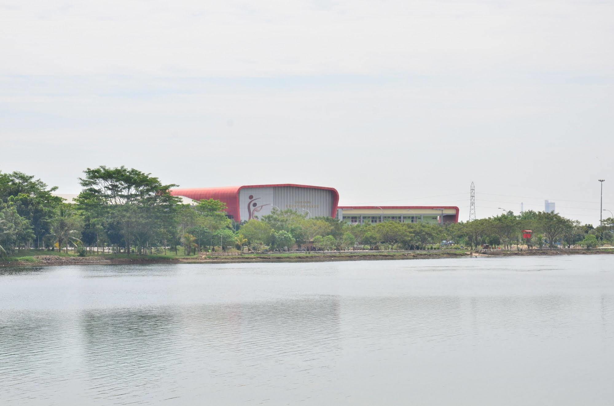 Emilia Hotel By Amazing - Palembang Palimbão Exterior foto