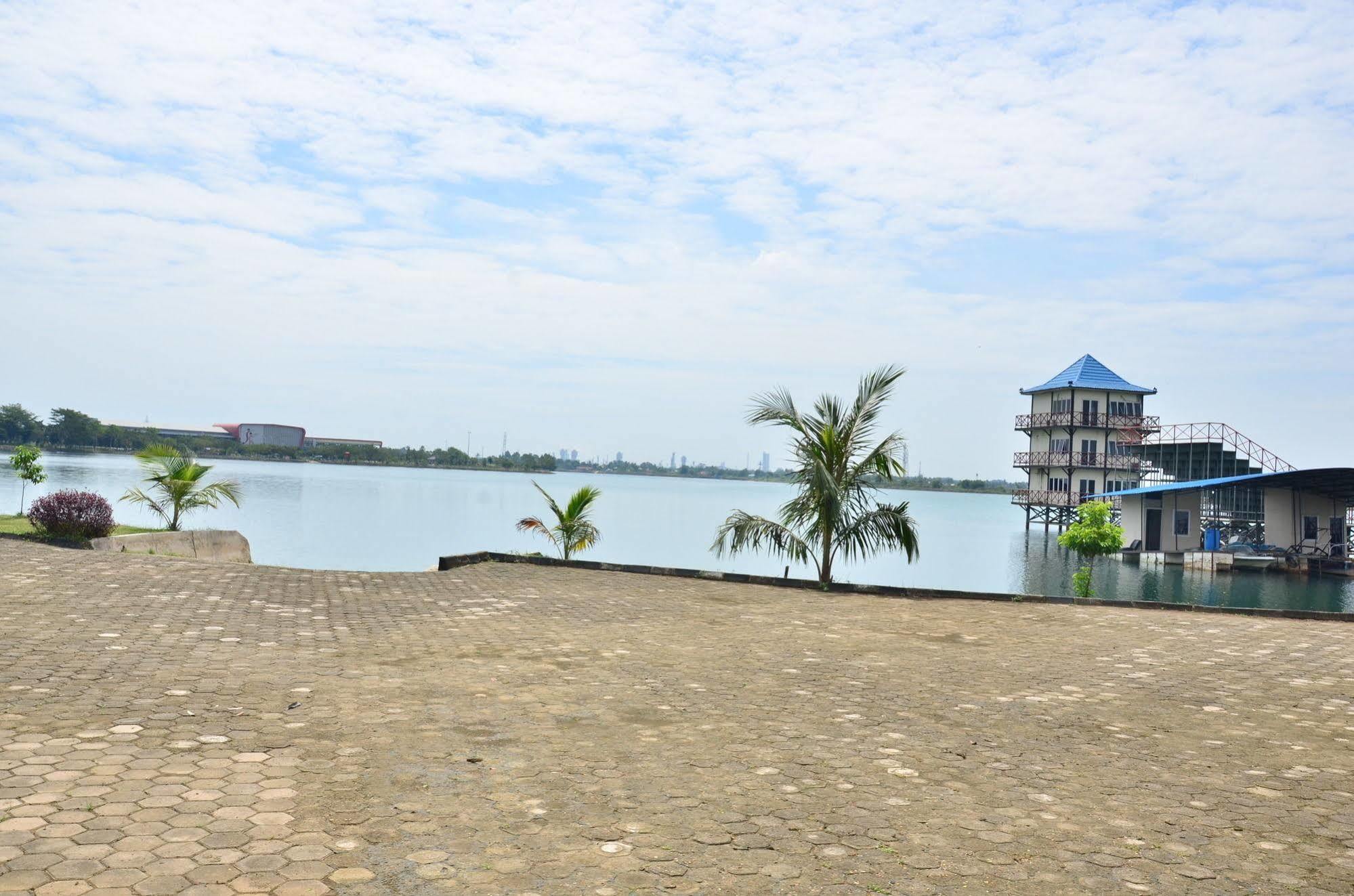 Emilia Hotel By Amazing - Palembang Palimbão Exterior foto