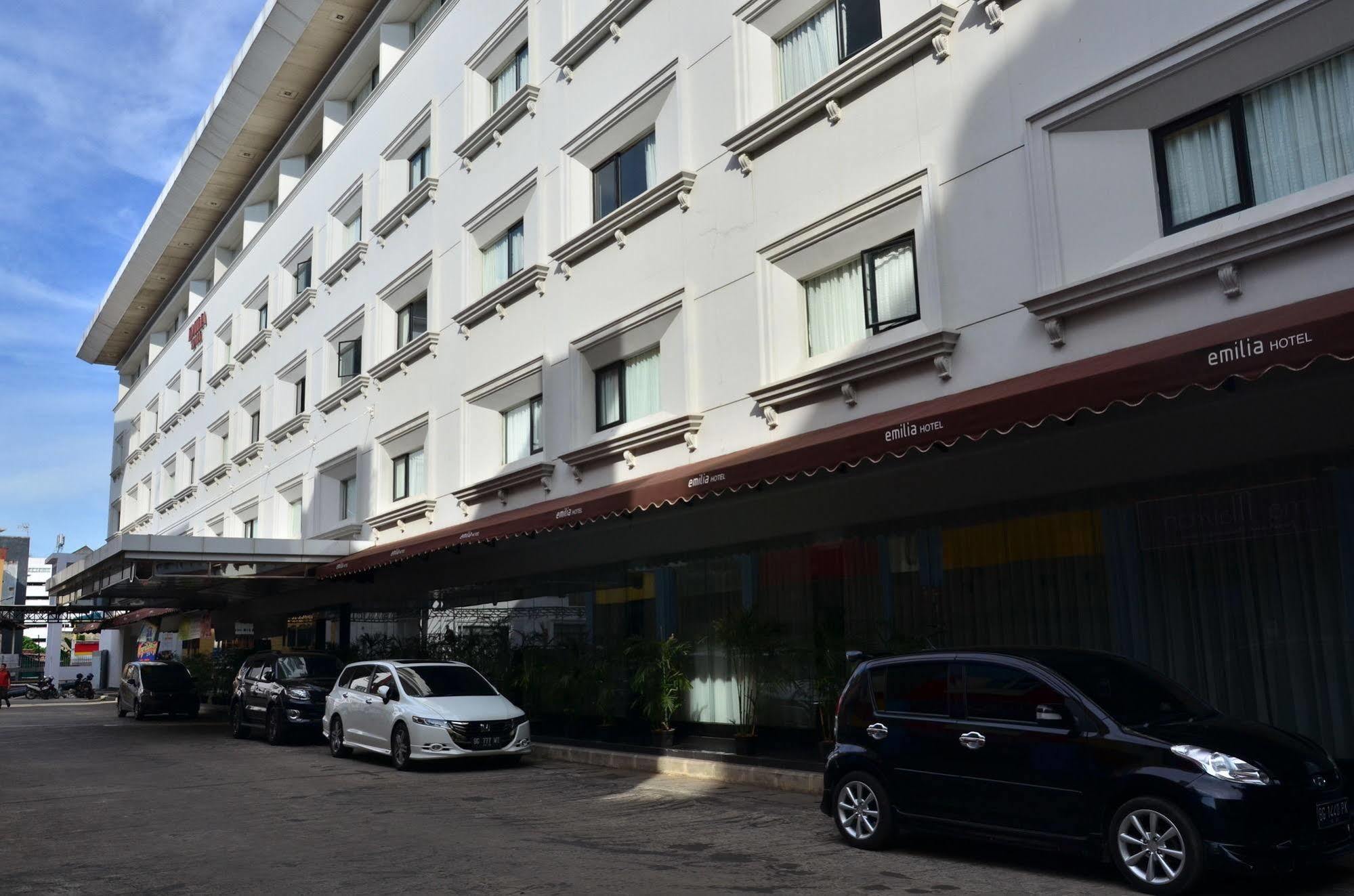 Emilia Hotel By Amazing - Palembang Palimbão Exterior foto